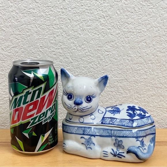Vintage Blue & White Chinoiserie Porcelain Cat Trinket Box - Picture 3 of 12